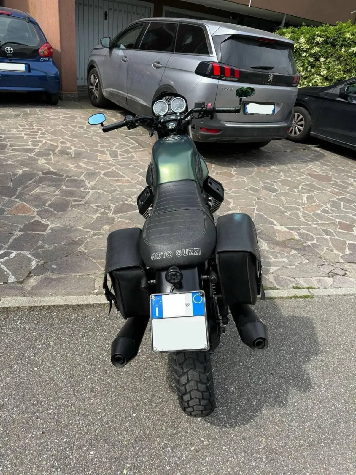 Moto Guzzi V7 Stone (2012 - 15) (7)
