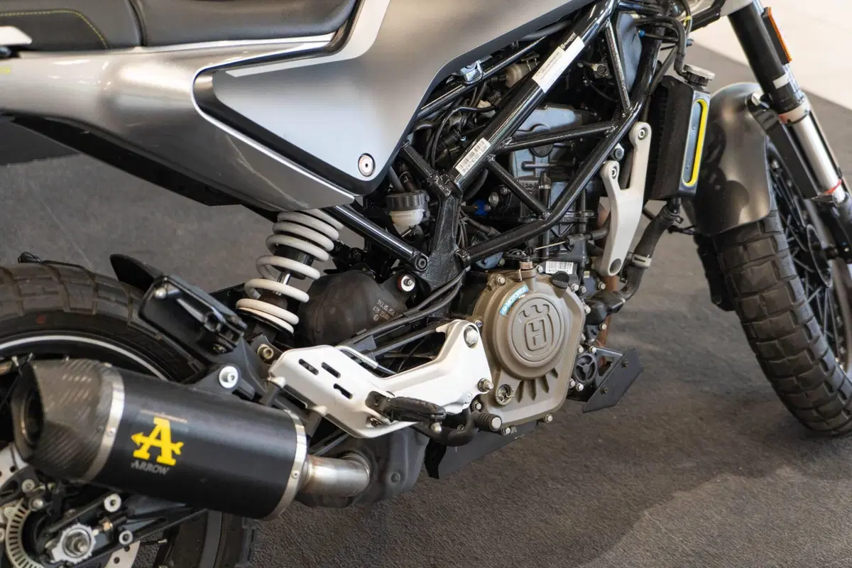 Husqvarna Svartpilen 125 (2021 - 23) (8)