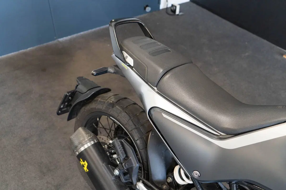Husqvarna Svartpilen 125 (2021 - 23) (9)