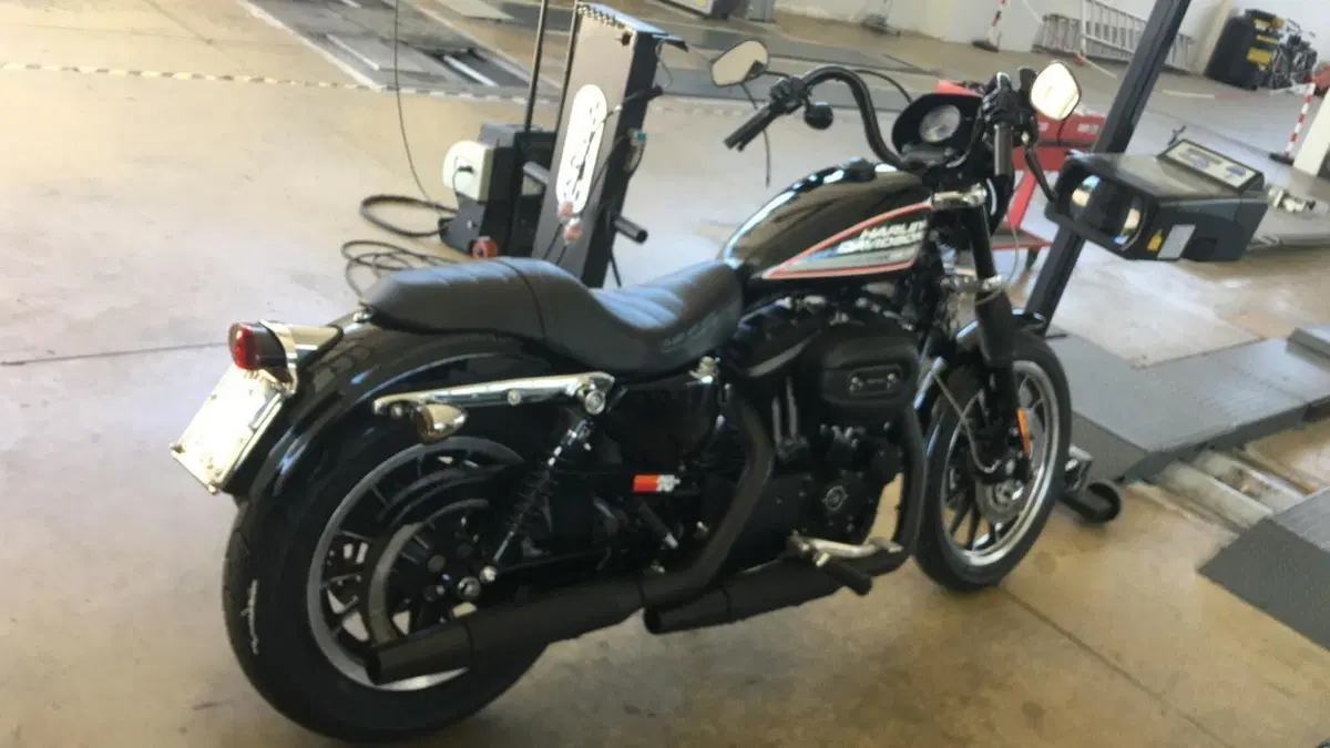 Harley-Davidson 883 R (2006 - 07) - XL 883R