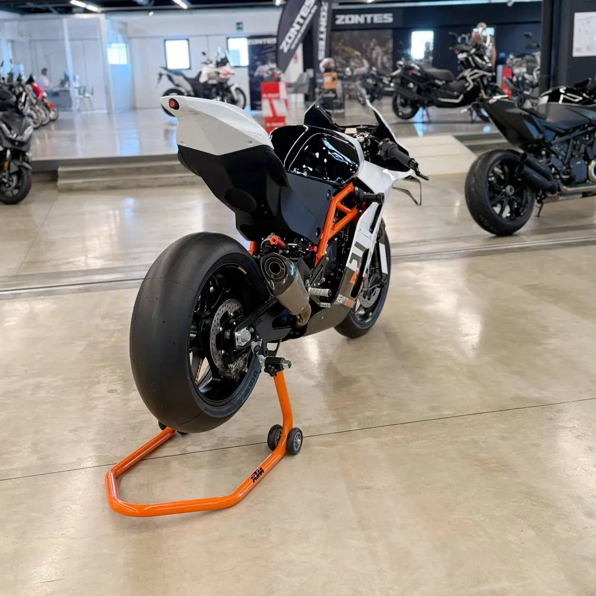 KTM RC 8C 890 (2024) (3)