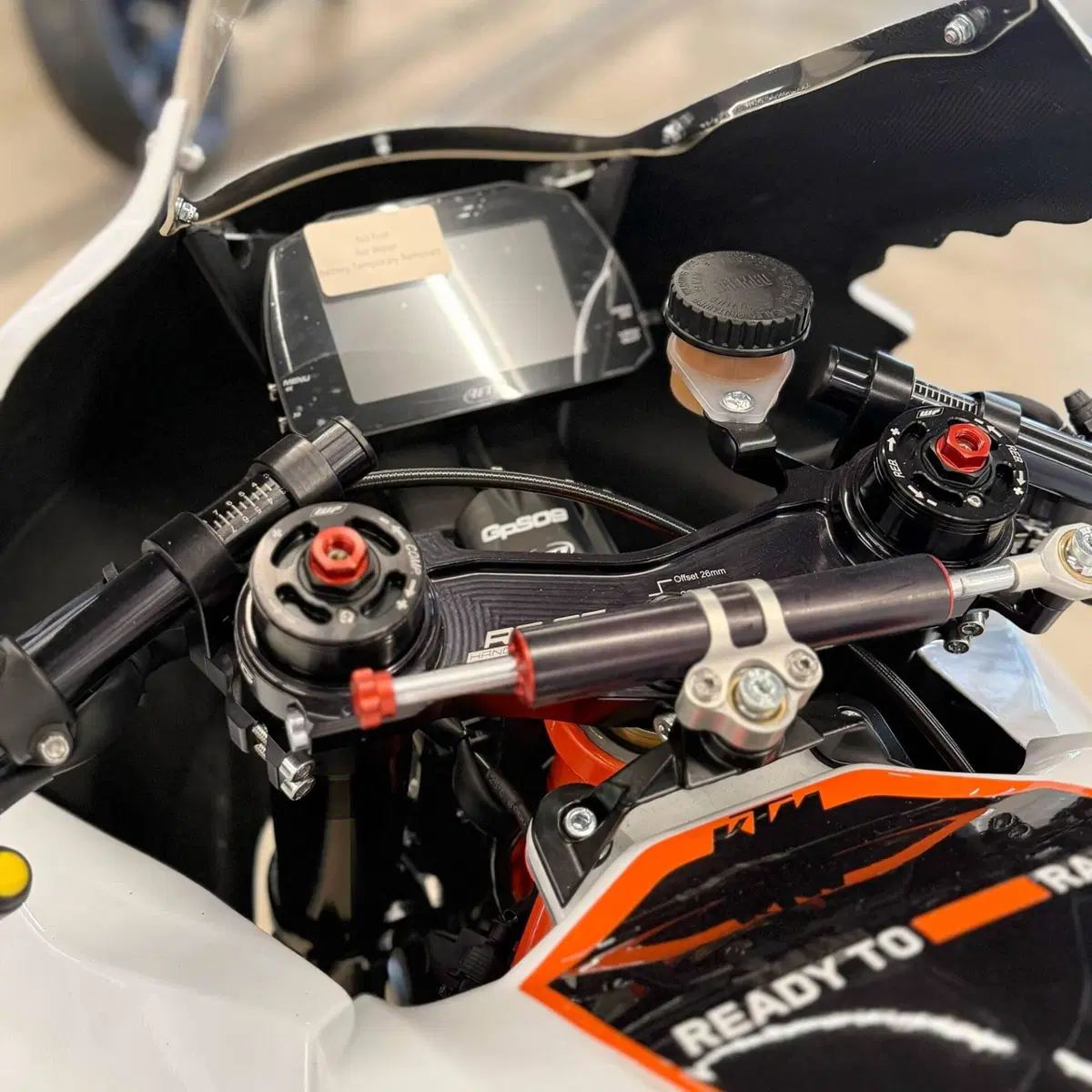 KTM RC 8C 890 (2024) (7)