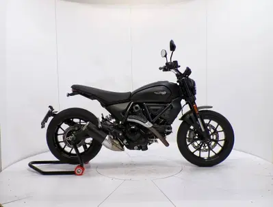 Ducati Scrambler 800 Icon Dark (2025 - 26) usata