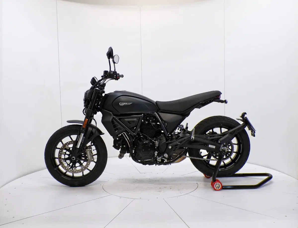 Ducati Scrambler 800 Icon Dark (2025 - 26) (4)