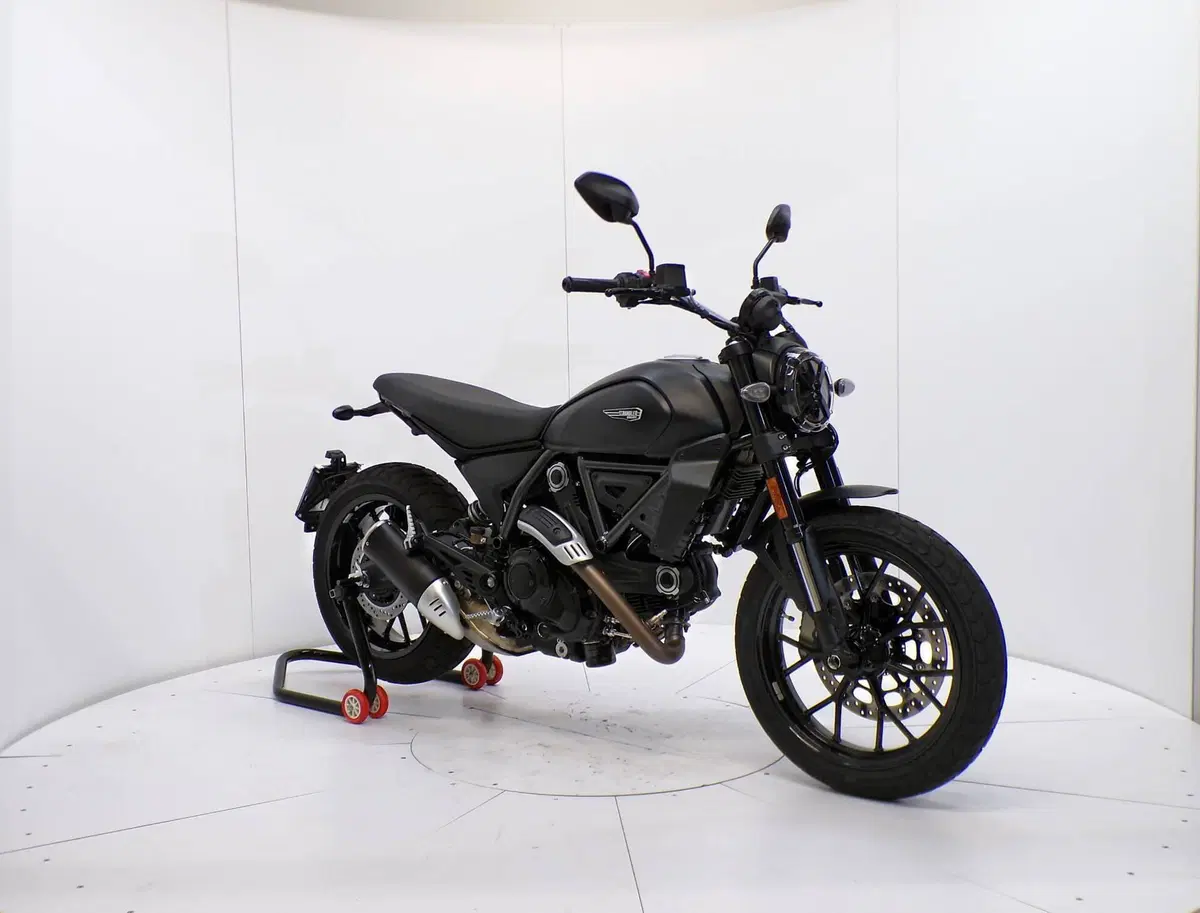 Ducati Scrambler 800 Icon Dark (2025 - 26) (2)