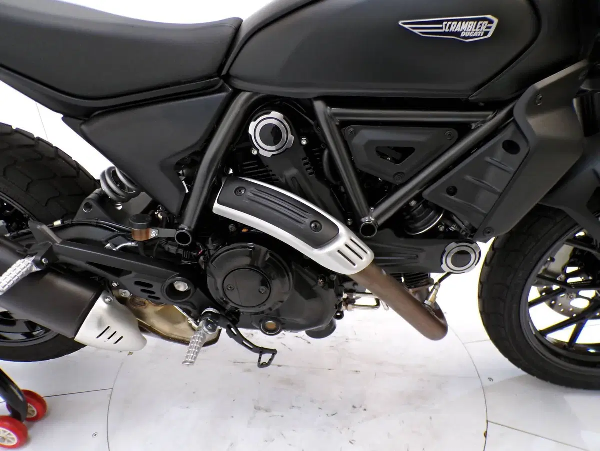 Ducati Scrambler 800 Icon Dark (2025 - 26) (8)