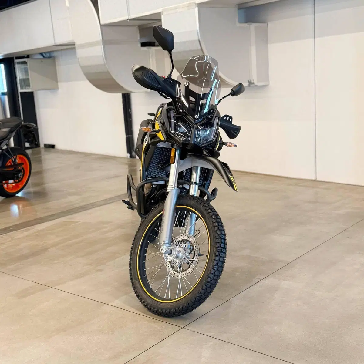 Voge 300 GY Rally (2022) (2)
