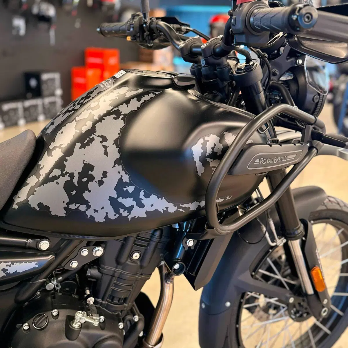 Royal Enfield Himalayan 450 Mana Black (2026) (4)
