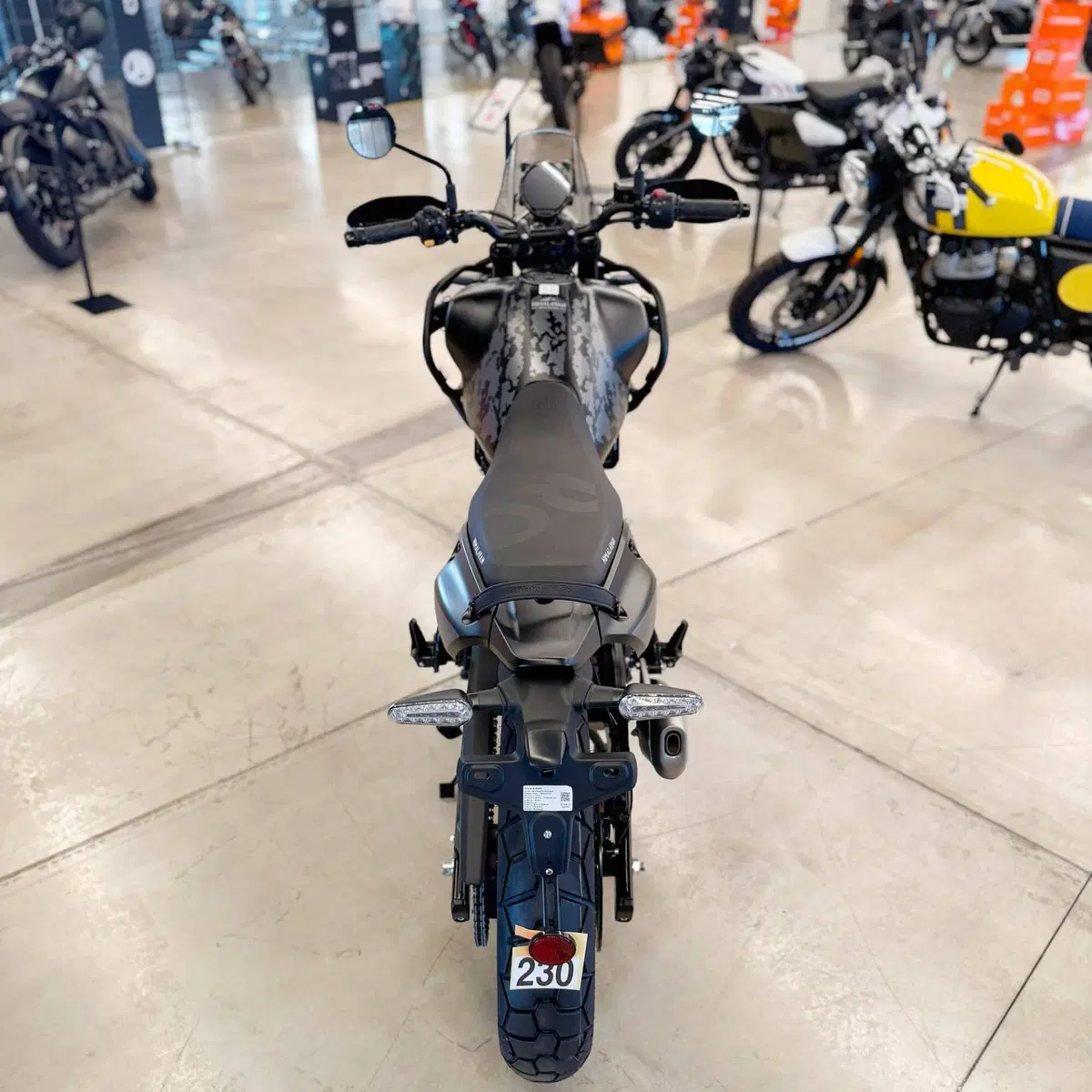 Royal Enfield Himalayan 450 Mana Black (2026) (5)