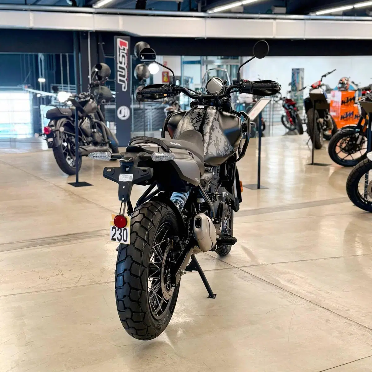 Royal Enfield Himalayan 450 Mana Black (2026) (6)