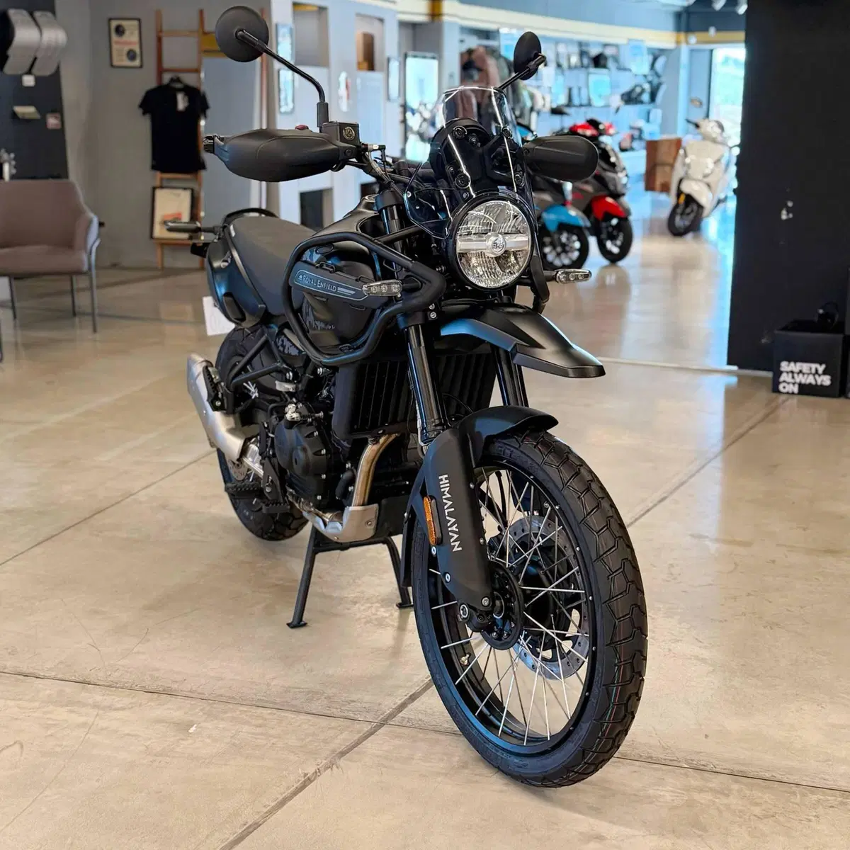 Royal Enfield Himalayan 450 Mana Black (2026) (2)