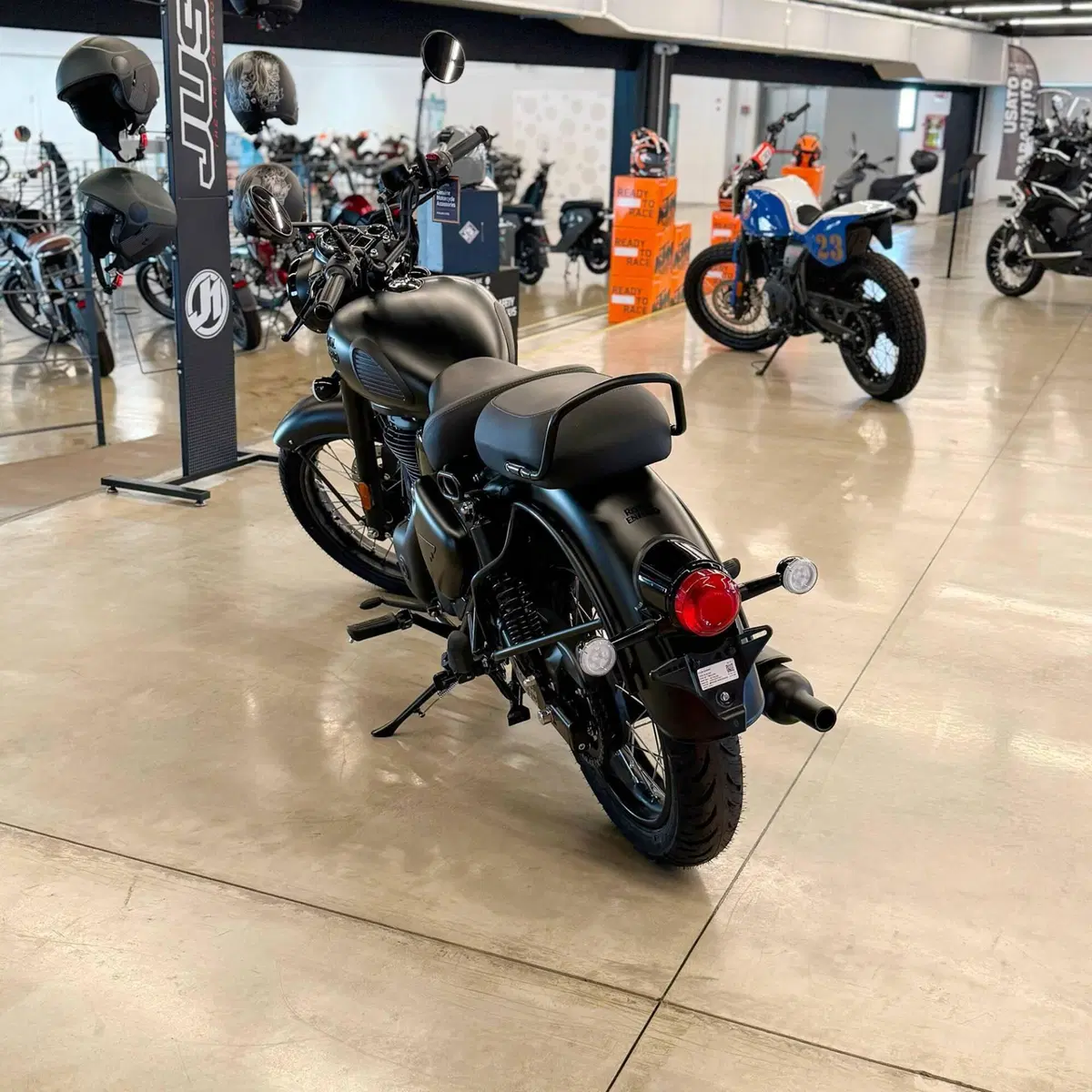 Royal Enfield Classic 350 (2021 - 26) (3)