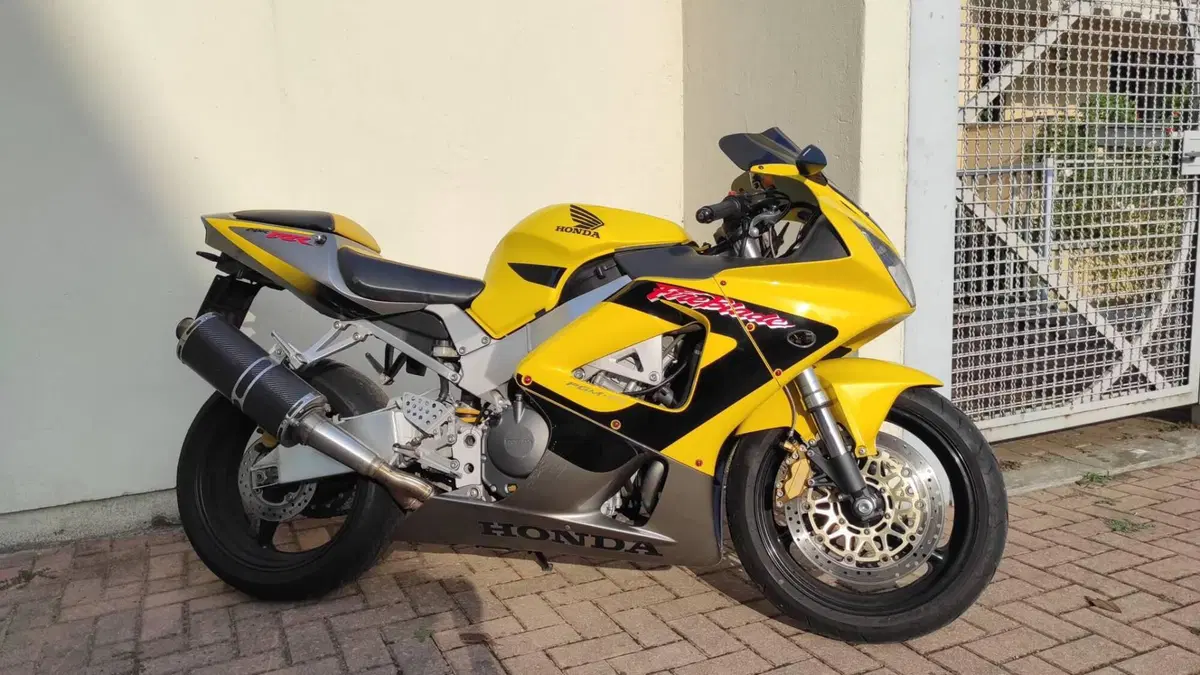 Honda CBR 1000 F (1999 - 00) (2)