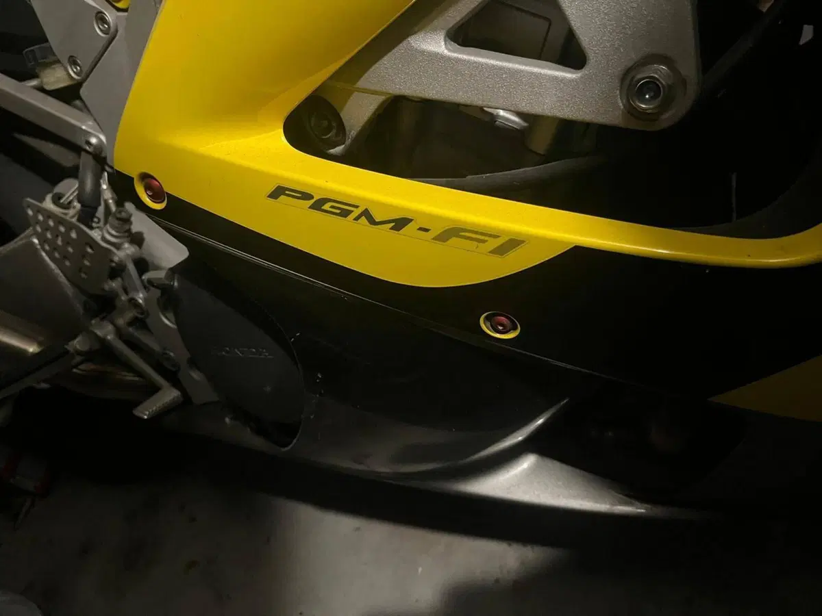 Honda CBR 1000 F (1999 - 00) (7)