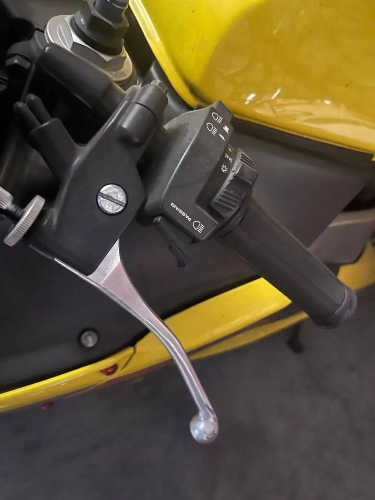 Honda CBR 1000 F (1999 - 00) (8)