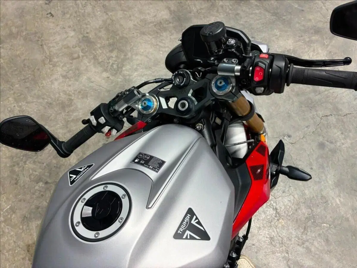 Triumph Street Triple 765 RX (2026) (9)
