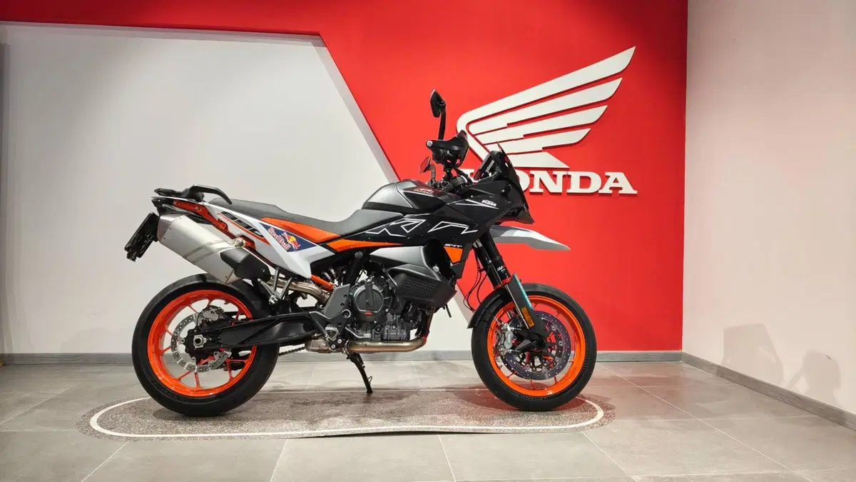 KTM 890 SMT (2026)