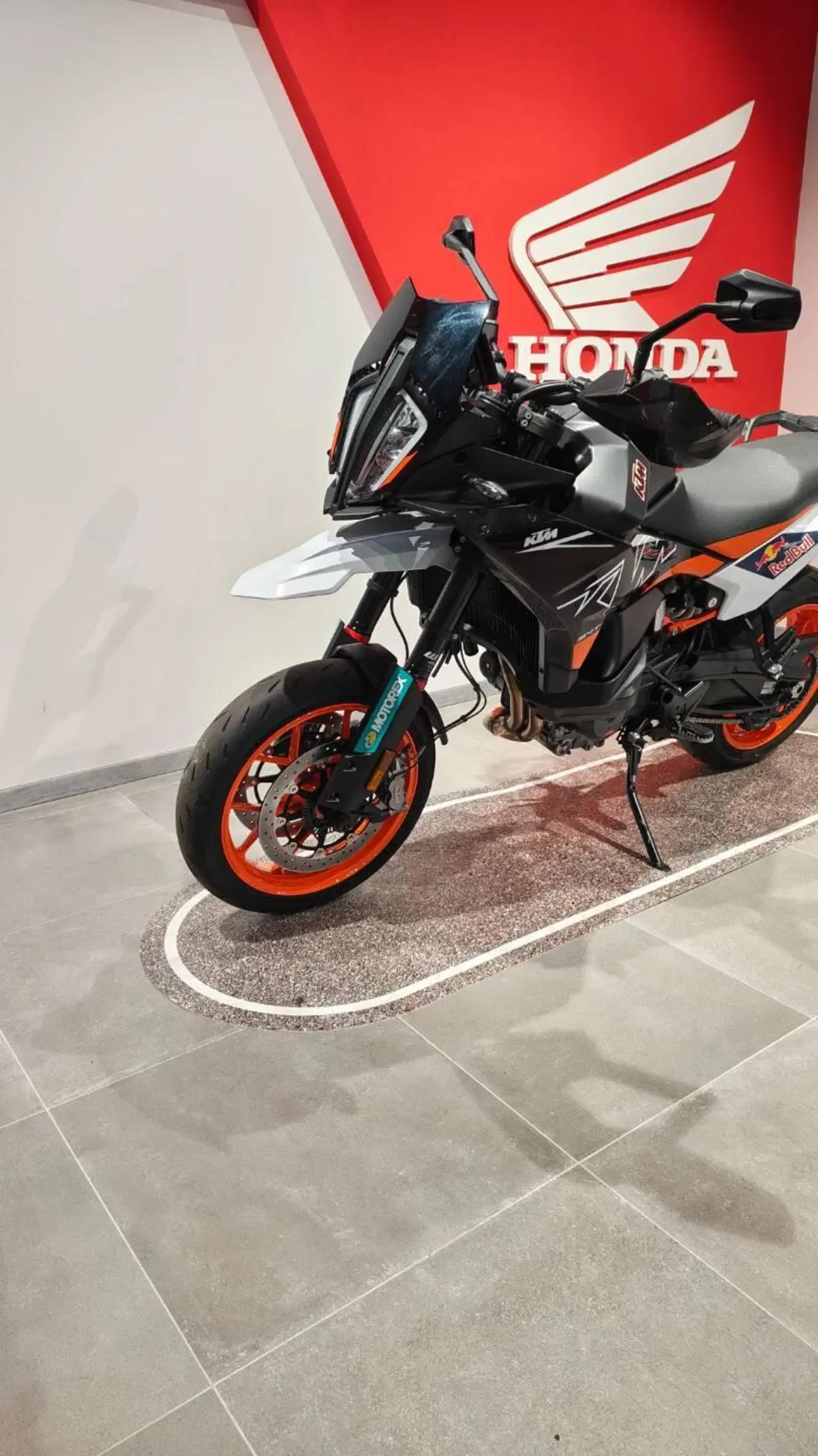 KTM 890 SMT (2026) (4)