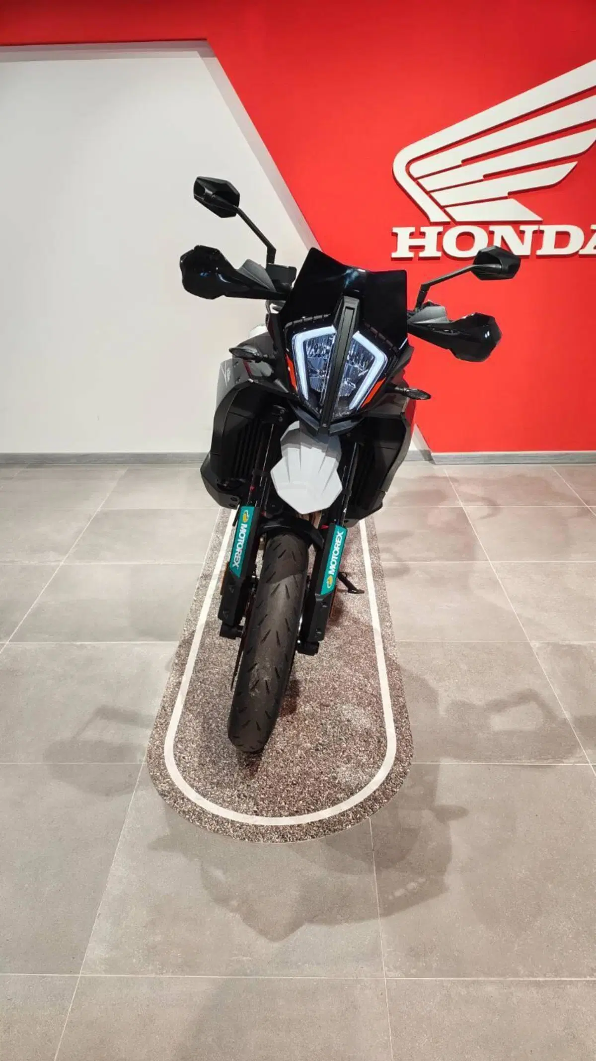 KTM 890 SMT (2026) (6)