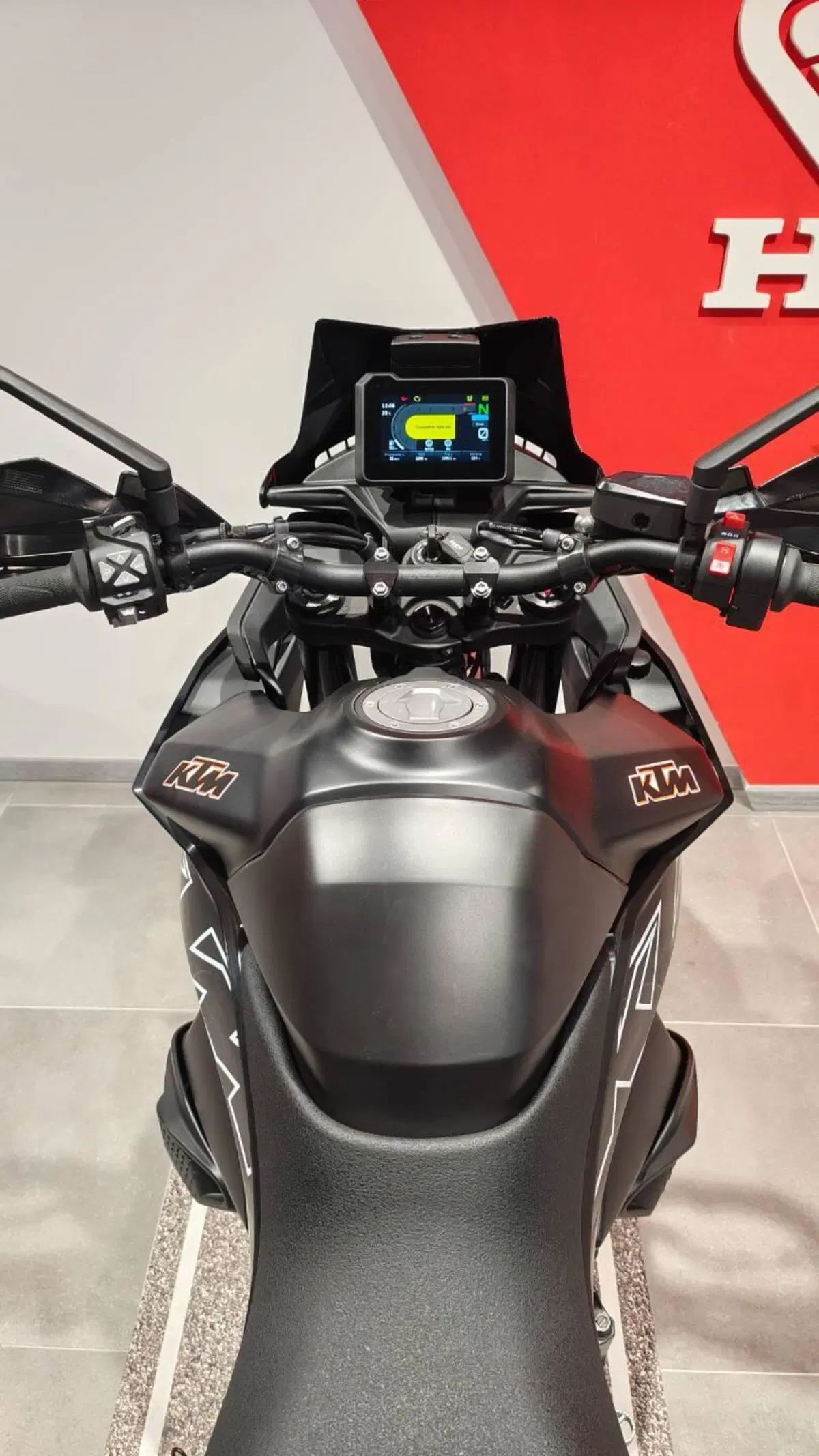KTM 890 SMT (2026) (7)
