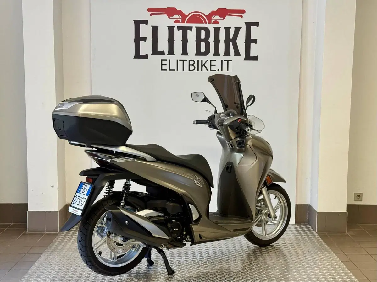 Honda SH 350 (2021 - 24) (6)