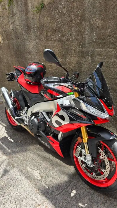 Aprilia Tuono V4 Factory (2021 - 24) usata