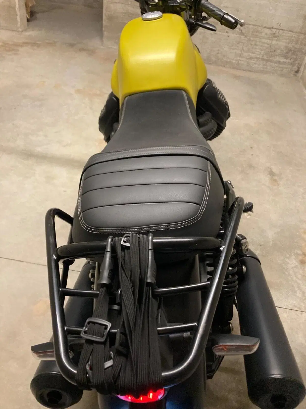 Moto Guzzi V7 Stone (2021 - 24) (5)