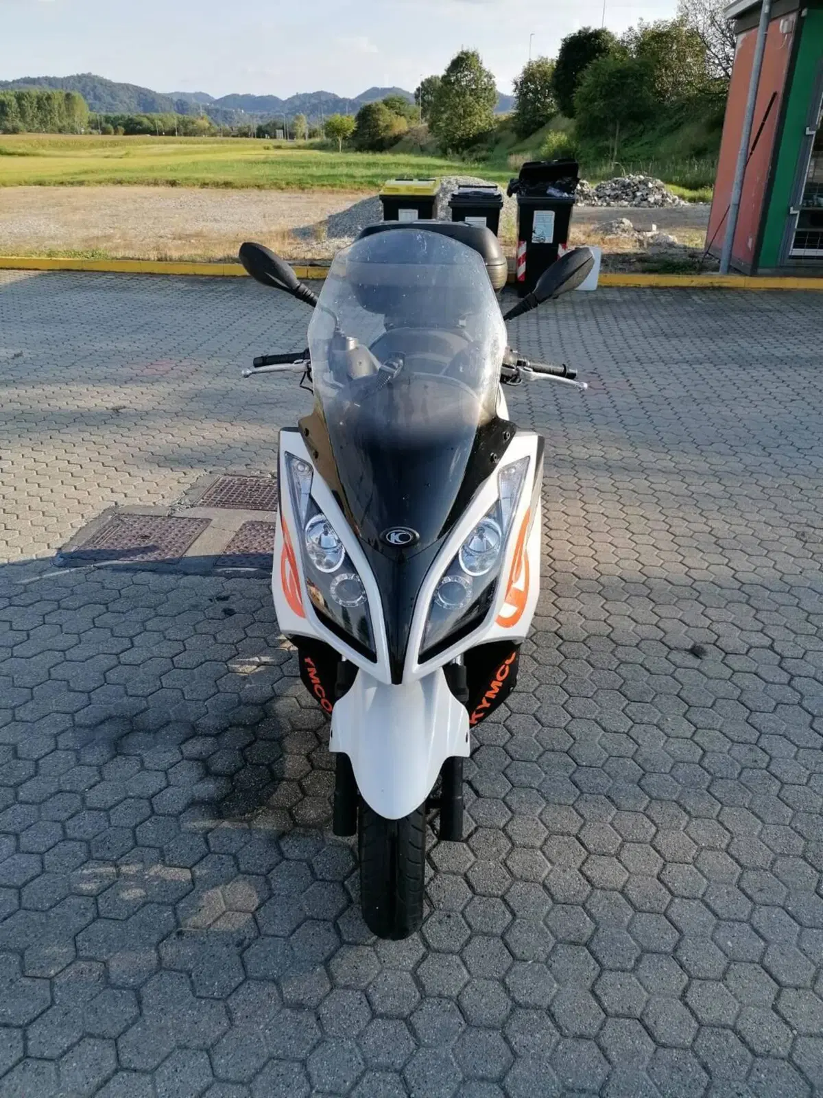 Kymco Downtown 300i (2009 - 17) (2)
