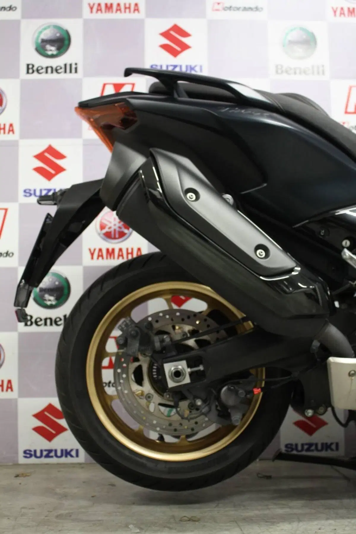 Yamaha T-Max 560 Tech Max (2022 - 24) (4)