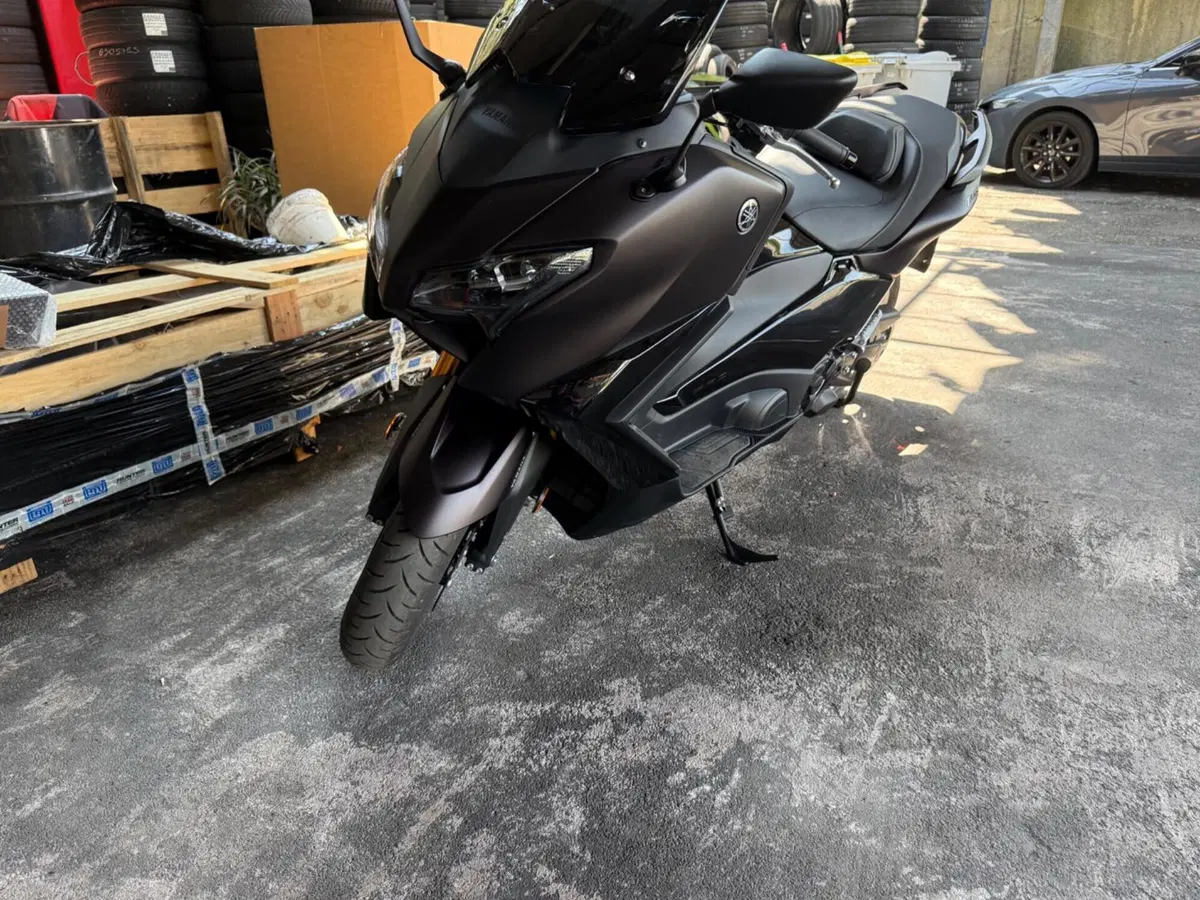 Yamaha T-Max 560 Tech Max (2025 - 26) (4)