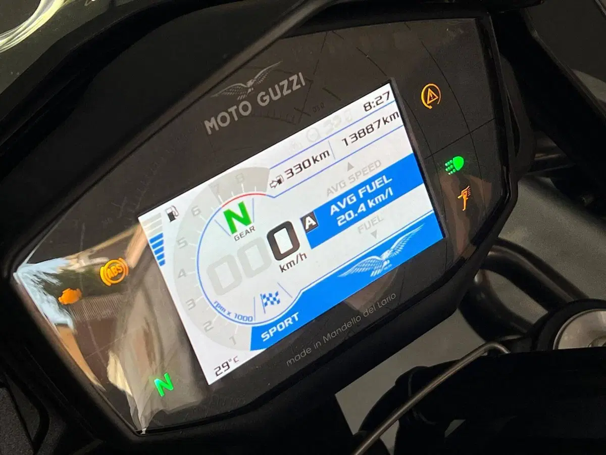Moto Guzzi V85 TT Centenario (2021 - 22) (12)