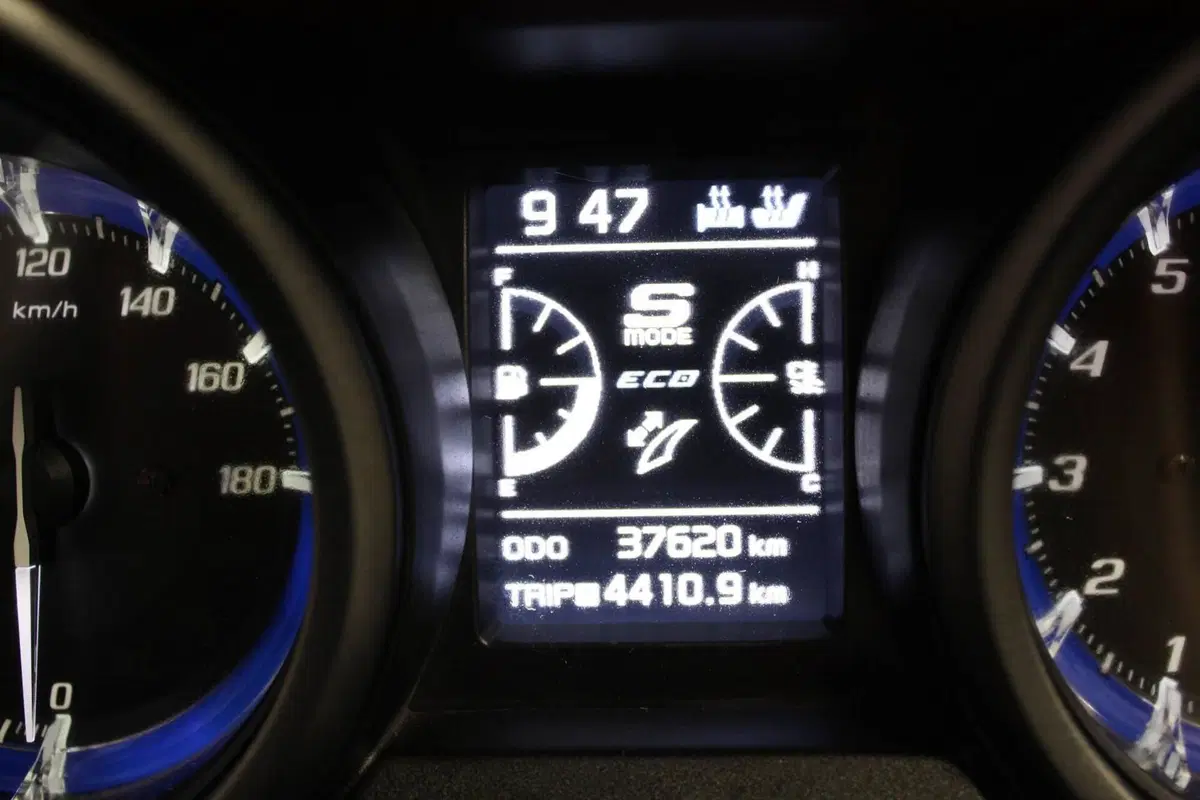 Yamaha T-Max 560 Tech Max (2021) (2)
