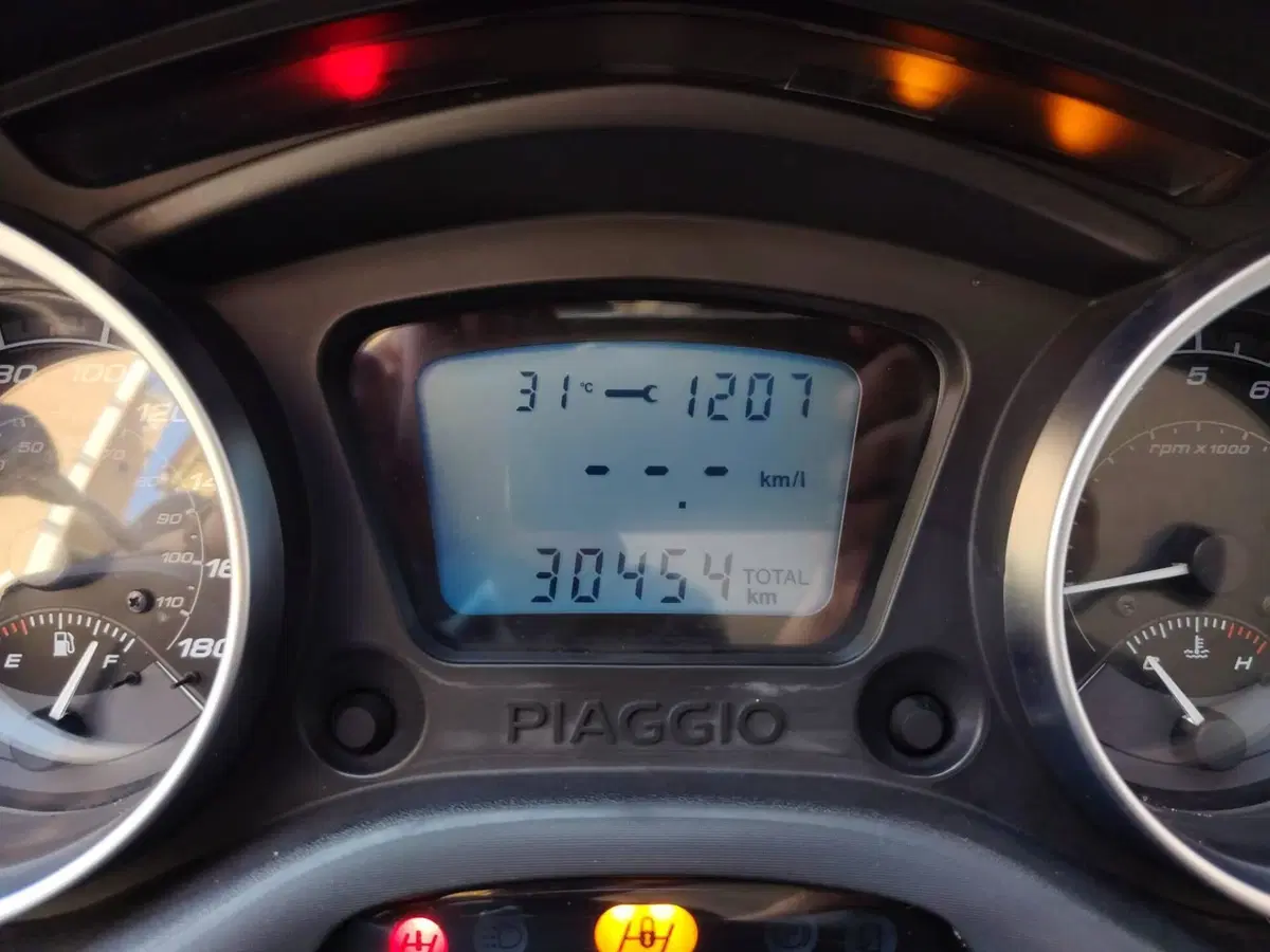 Piaggio MP3 300 ABS Hpe (2021 - 24) (5)