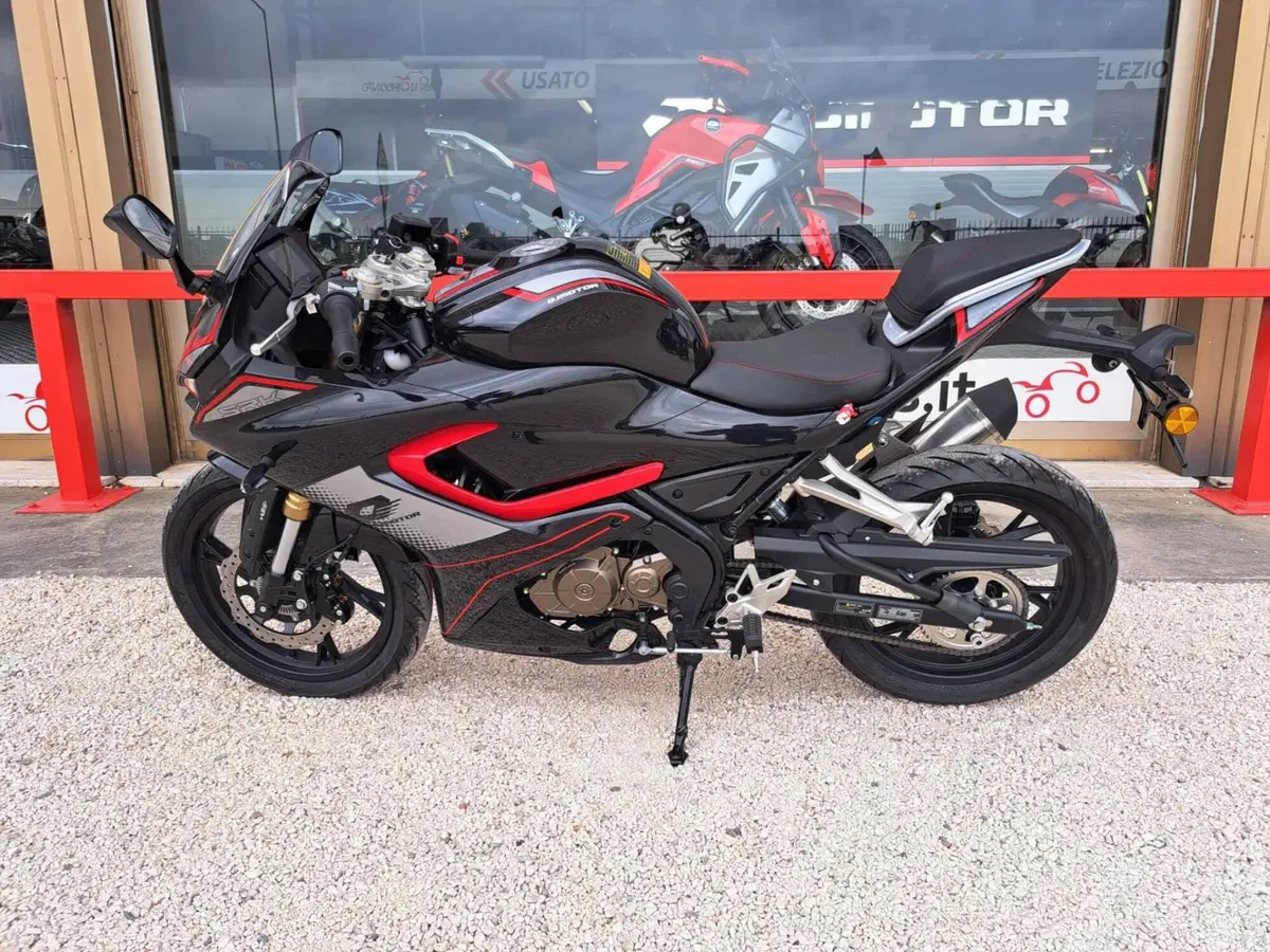 QJ Motor SRK 125 R (2025 - 26)