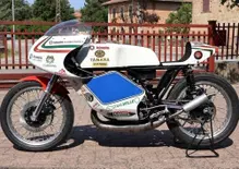 Una Yamaha/Bimota in gara al Classic TT con Stefano Bonetti. Spoiler: è a due tempi!