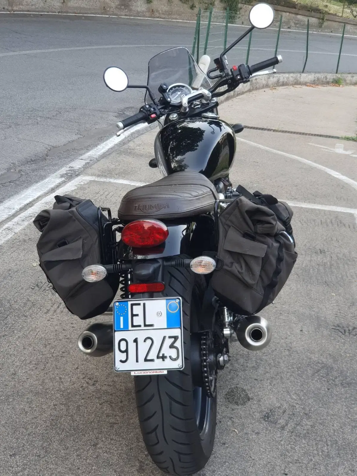 Triumph Street Twin 900 (2017 - 18) (4)