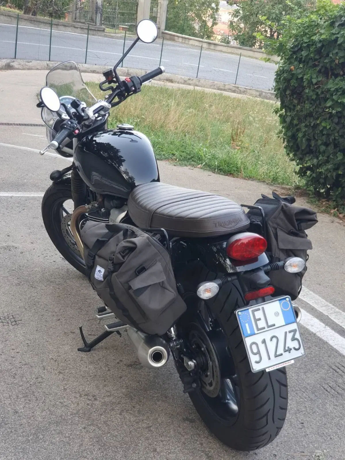 Triumph Street Twin 900 (2017 - 18) (5)