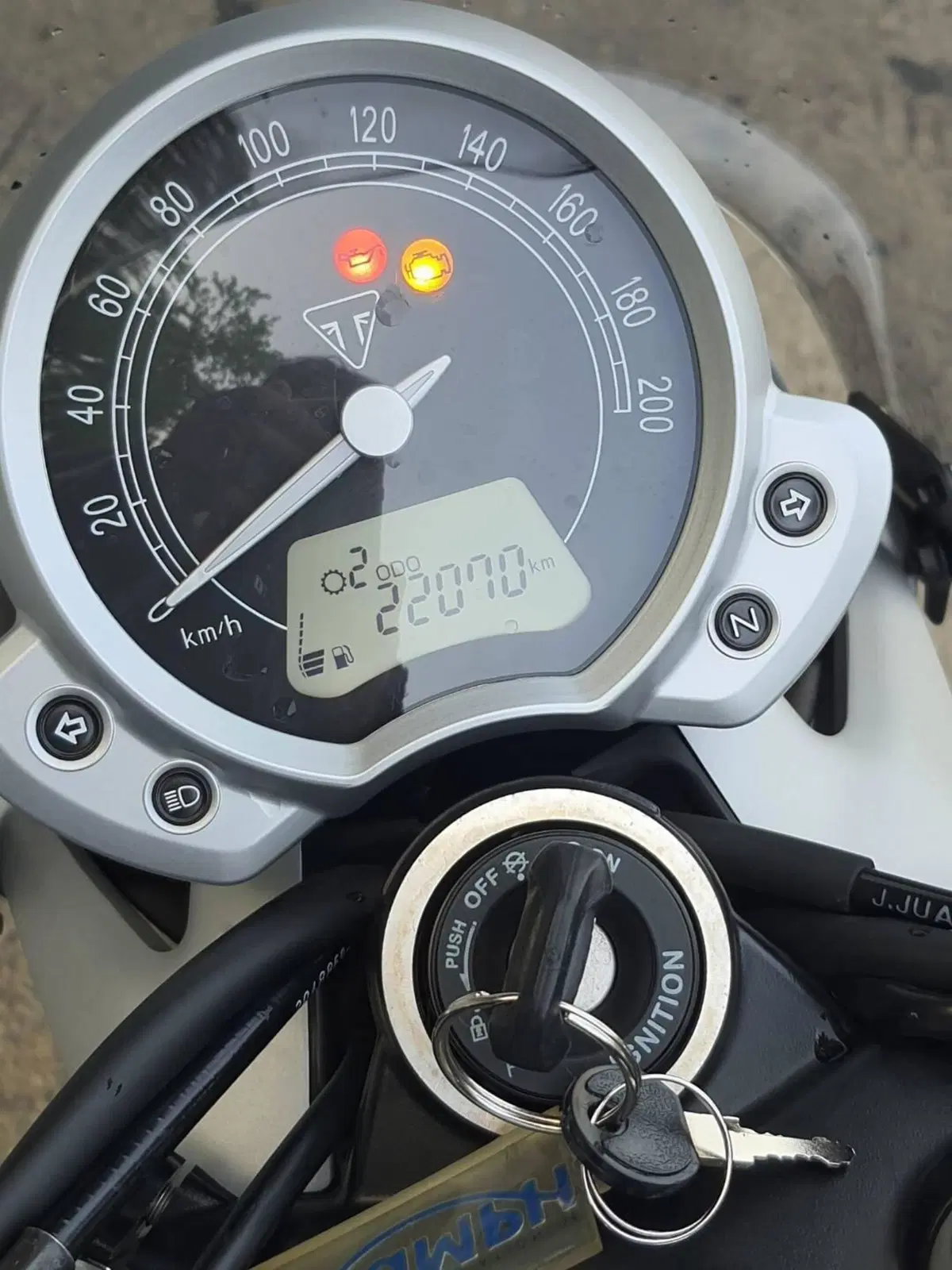 Triumph Street Twin 900 (2017 - 18) (7)