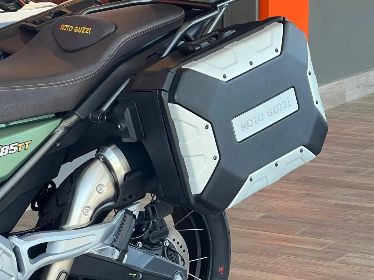 Moto Guzzi V85 TT Centenario (2021 - 22) (6)