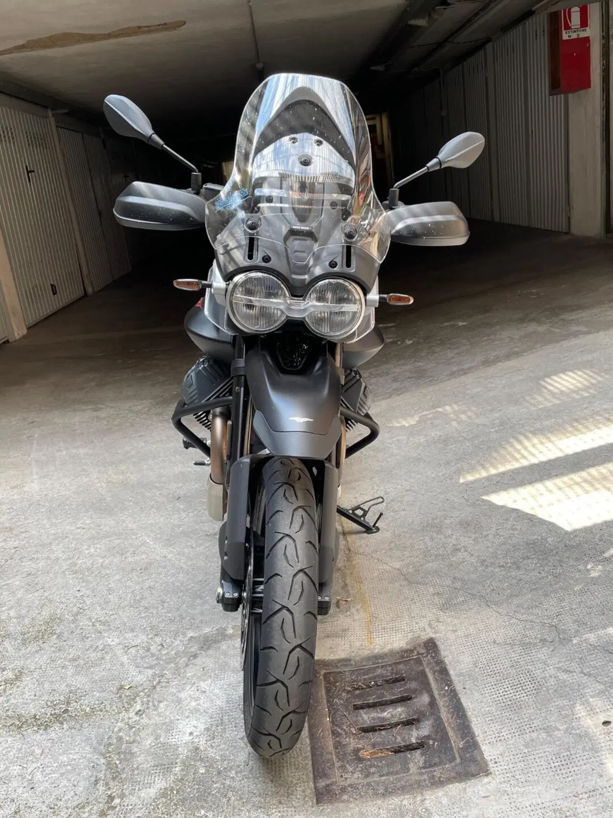 Moto Guzzi V85 Strada (2024 - 26) (4)