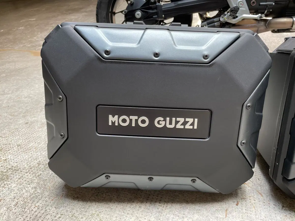 Moto Guzzi V85 Strada (2024 - 26) (7)