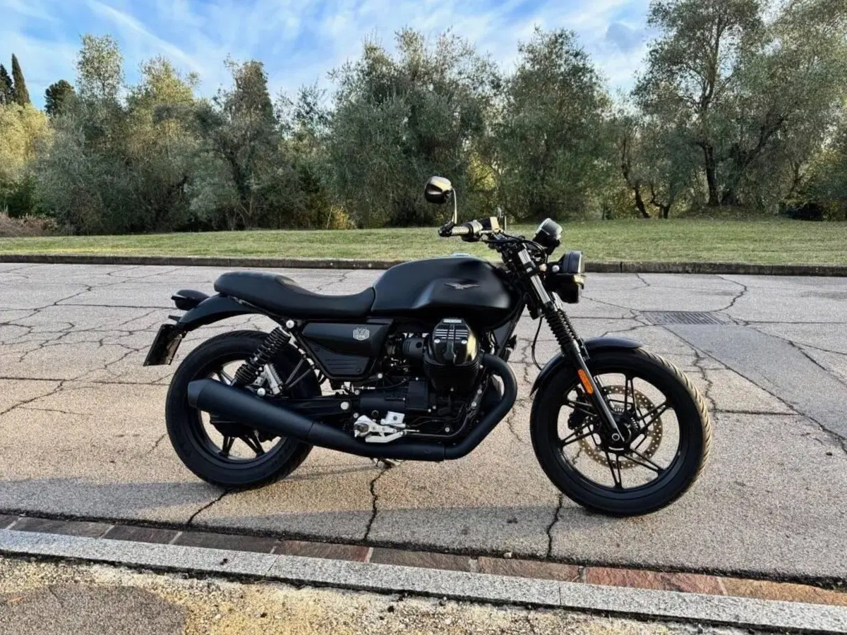 Moto Guzzi V7 Stone (2025 - 26) (4)