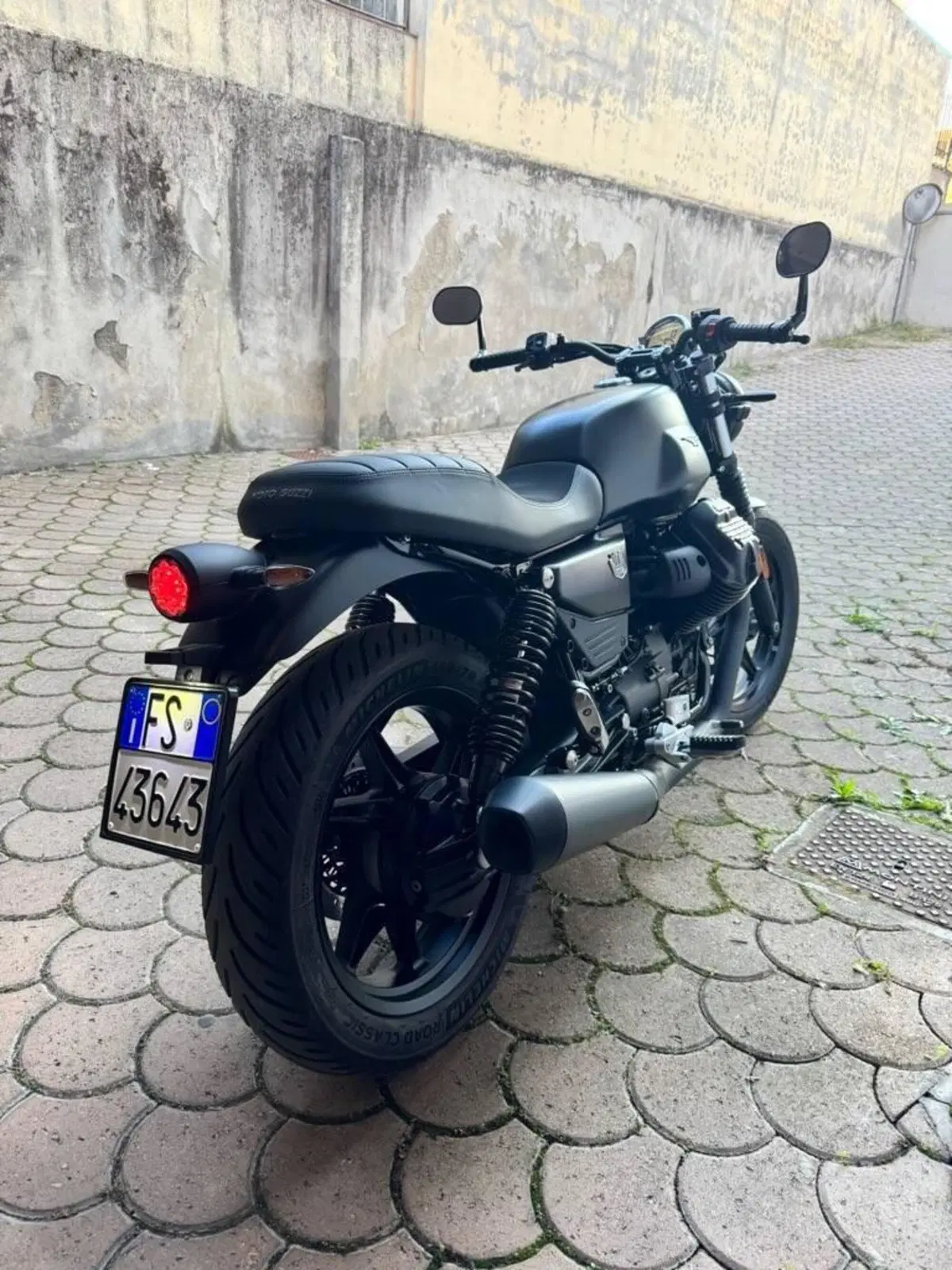 Moto Guzzi V7 Stone (2025 - 26) (6)
