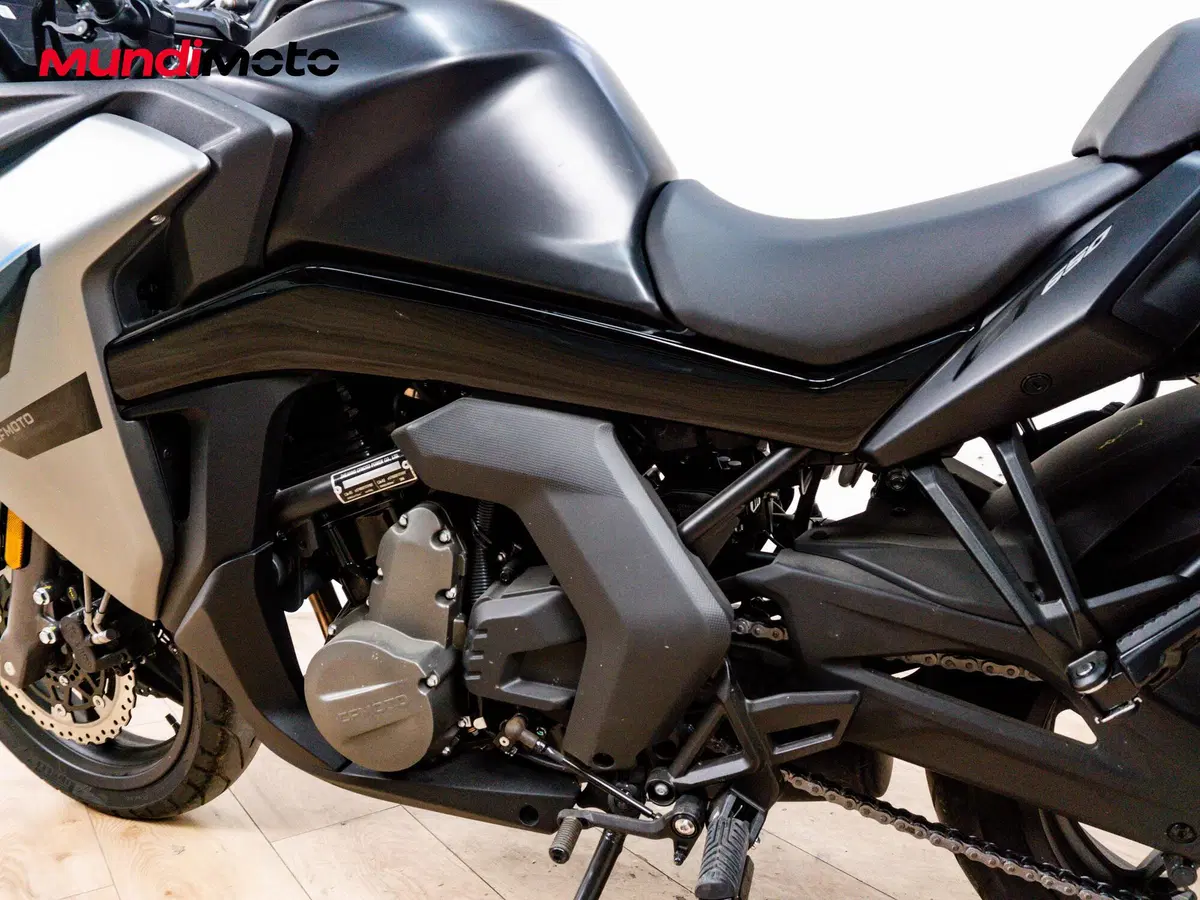 CFMOTO 650GT (2021 - 26) (10)