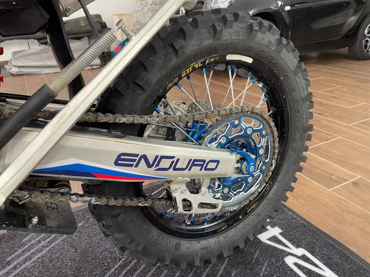 Honda CRF 400RX Enduro Special (2023) (13)
