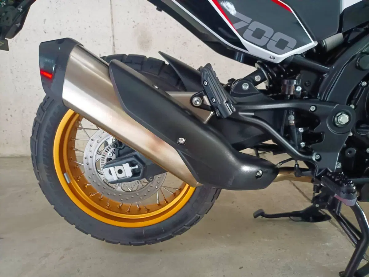 Moto Morini X-Cape 700 Gold Edition (2025 - 26) (4)