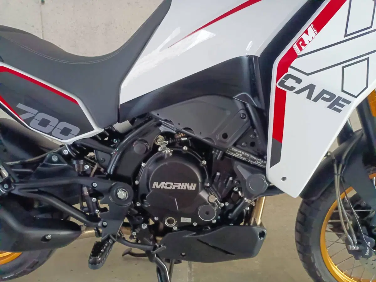 Moto Morini X-Cape 700 Gold Edition (2025 - 26) (3)