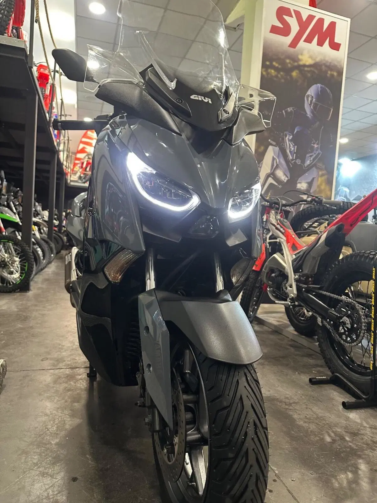 Yamaha X-Max 300 (2021 - 24) (2)