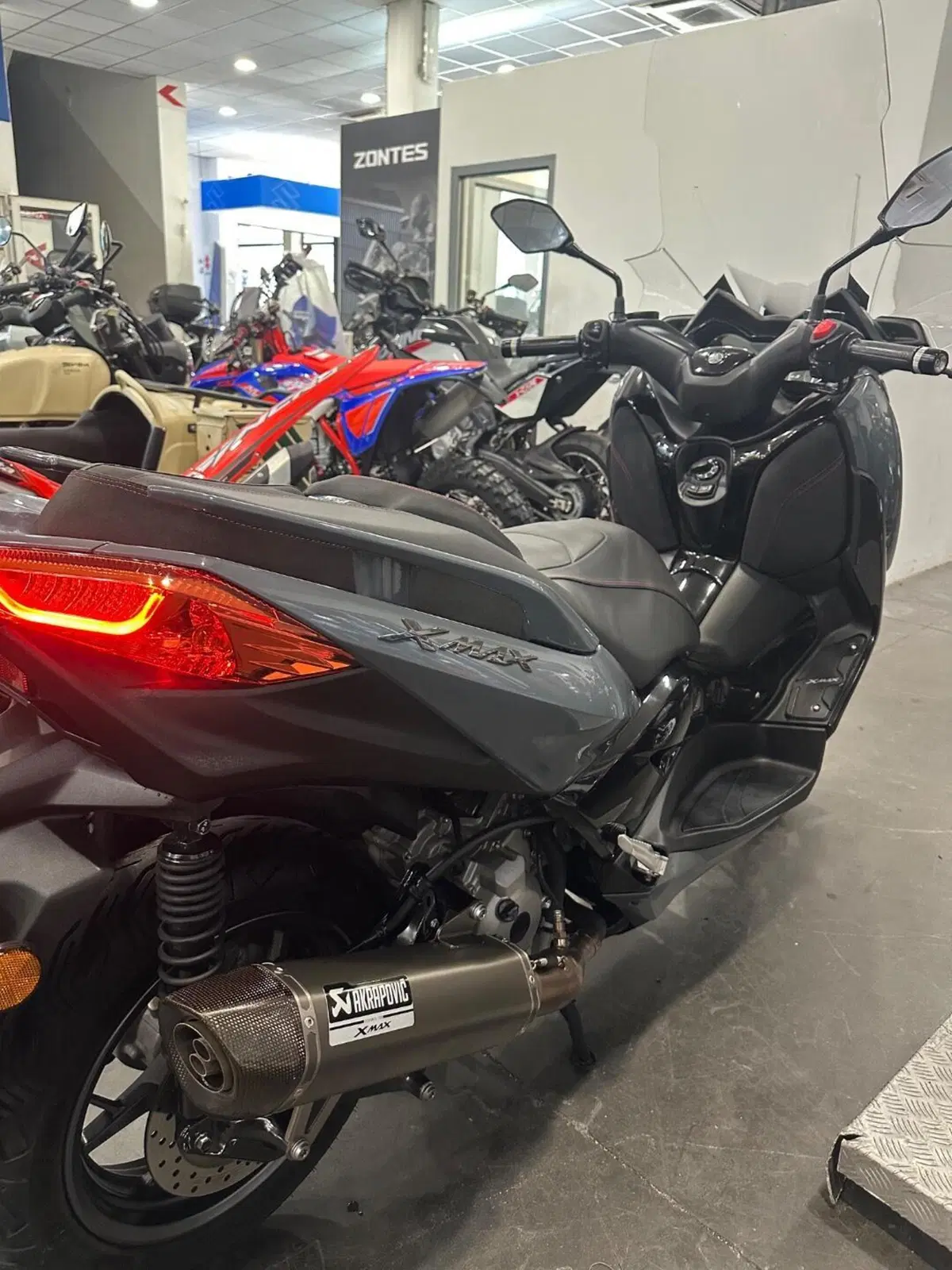 Yamaha X-Max 300 (2021 - 24) (8)