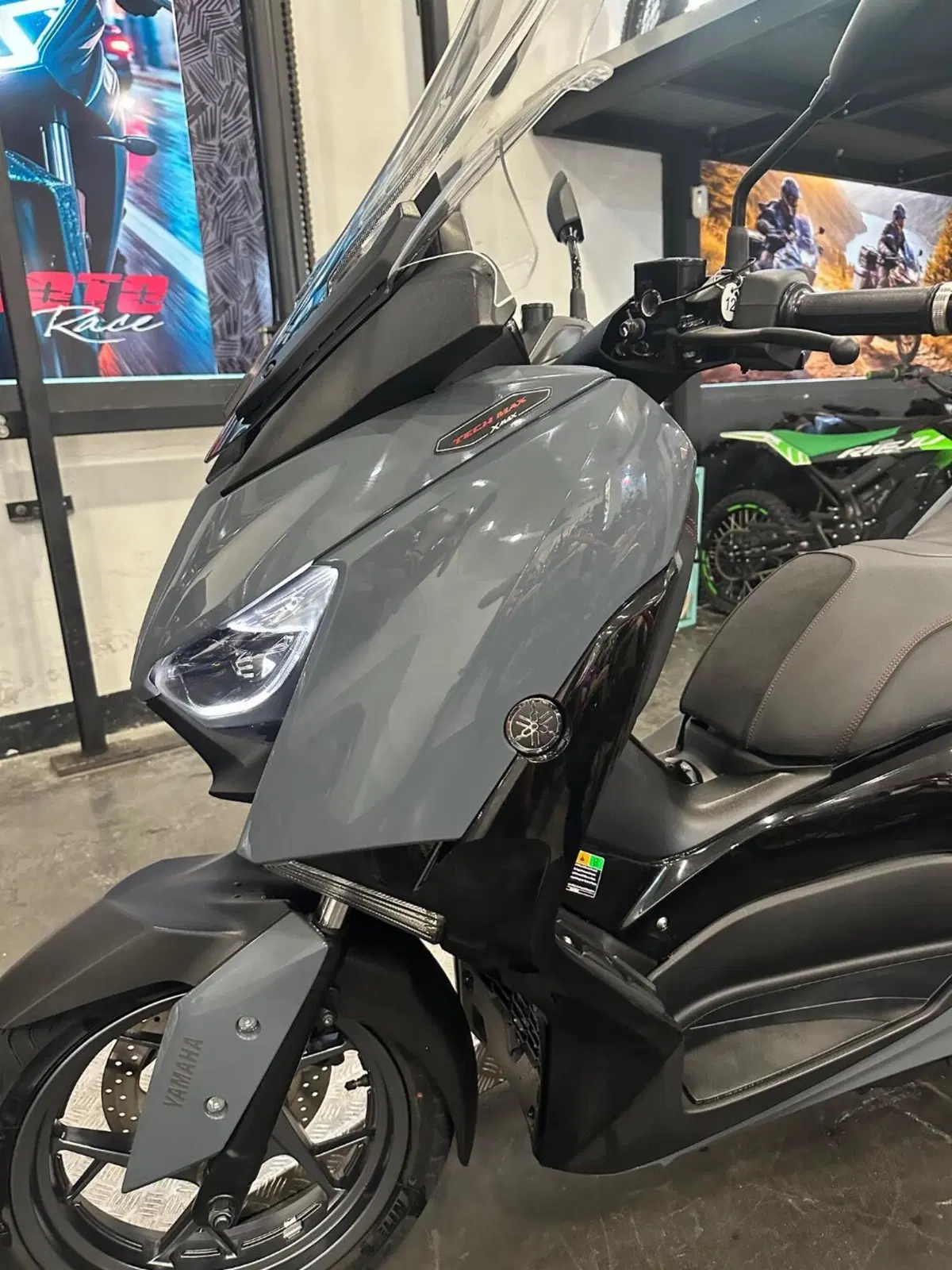 Yamaha X-Max 300 (2021 - 24) (9)